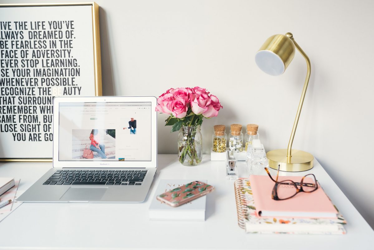 laptop-on-desk